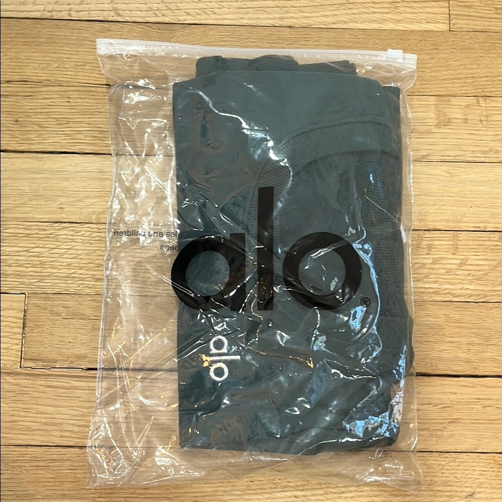 ALO Yoga Forest Green Sweatshirt